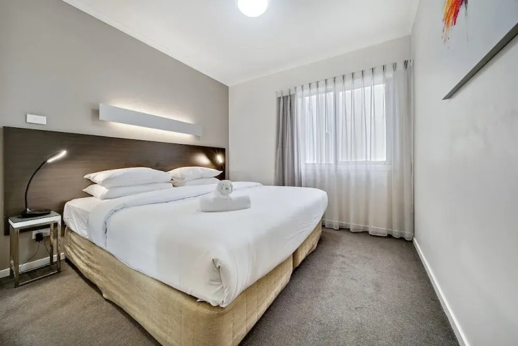 Comfy 2-bed Near the Lake With Secure Parking