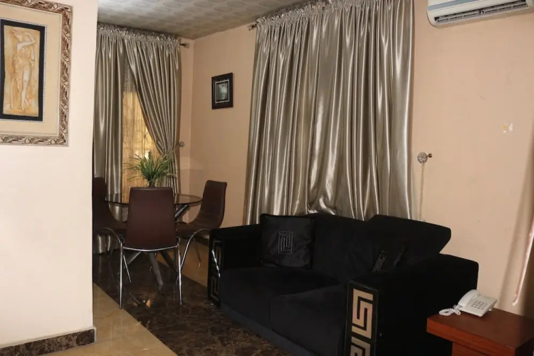 Albert Suites