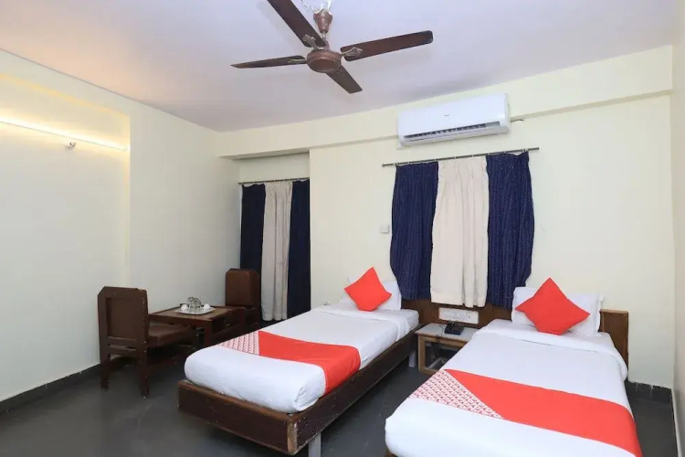 OYO 15983 Hotel Devpriya
