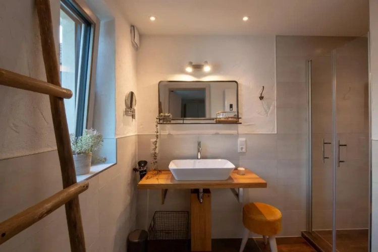 Apartment with balcony