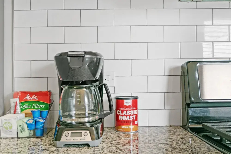 1BR Apt with King Bed in Rogers Park