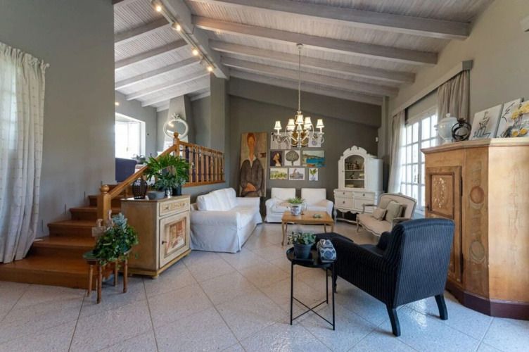 Serene Seaside Bliss - Lush Secluded Garden Oasis