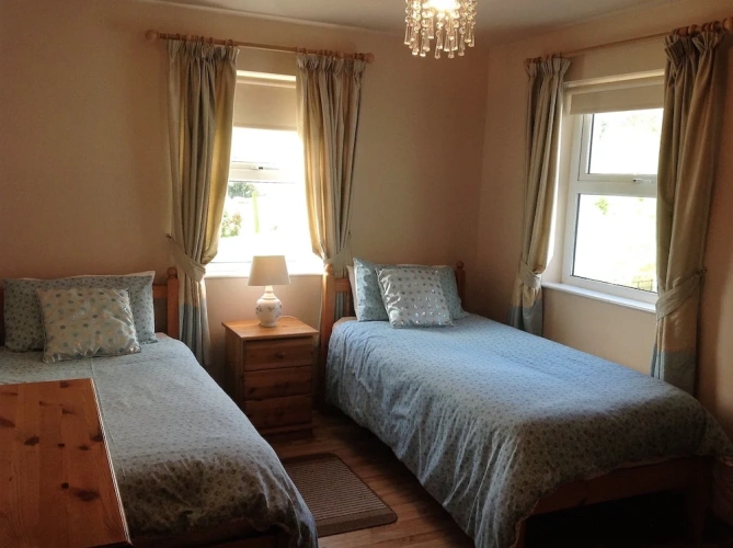 4 Bedrooms Cottage