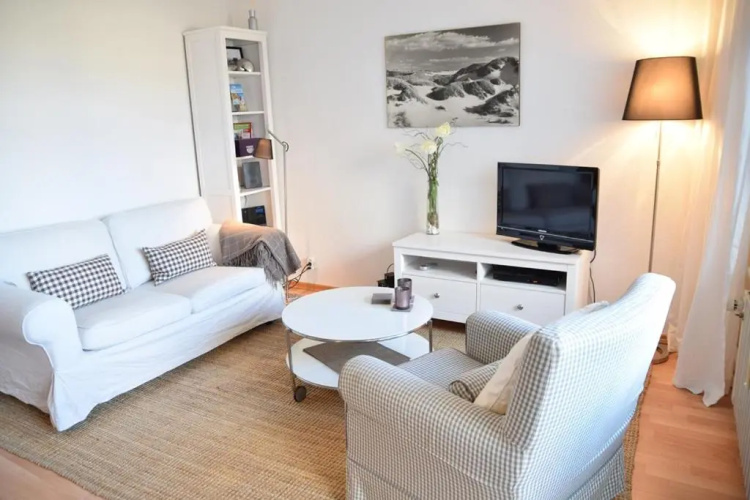 Modernes 2-Zimmer-Appartement mit Balkon.