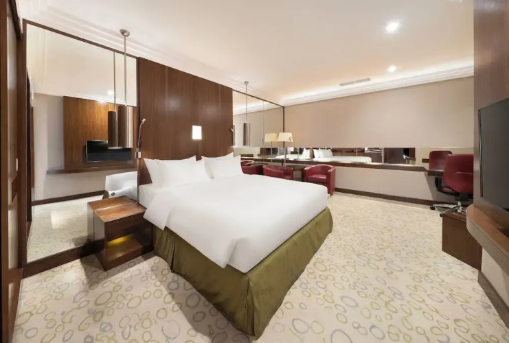 Crowne Plaza Hotel Riyadh Minhal, an IHG Hotel