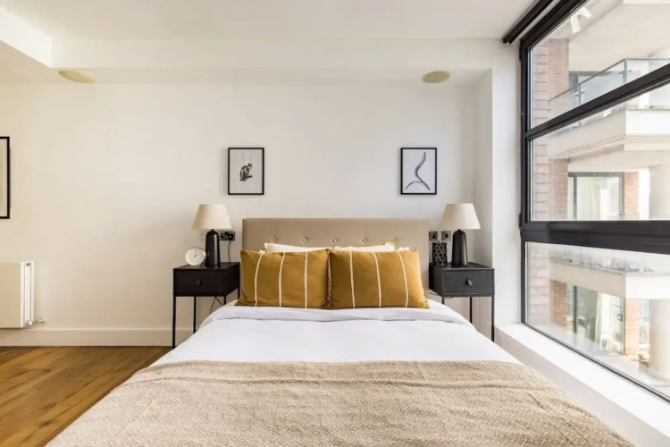 The River Thames View - Stunning 2bdr Flat With Study Room + Balcony