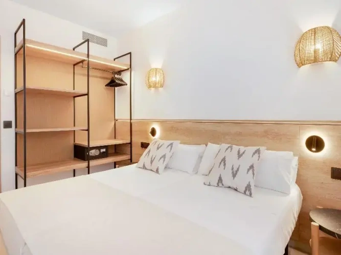 Bed in Dorm with balcony