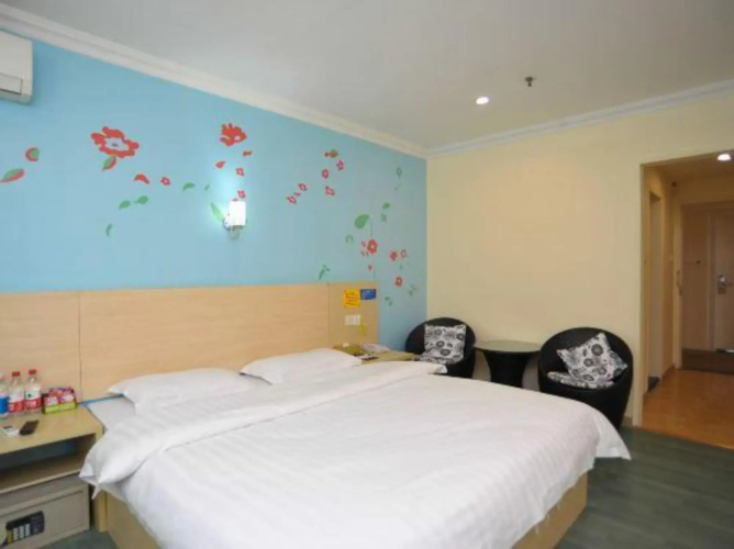 Yuekai Hostel