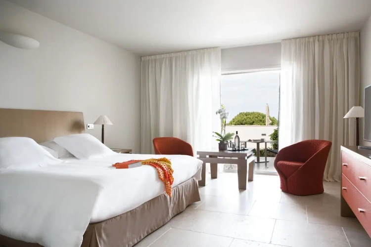 Deluxe room with balcony and with sea view
