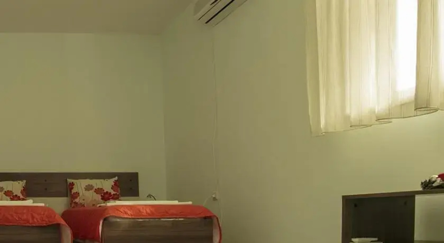 Guest House "Momchil"
