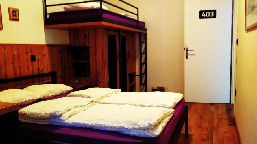 Standard Triple room