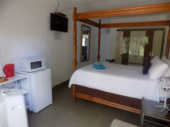 Golden Lantern Guest Lodge