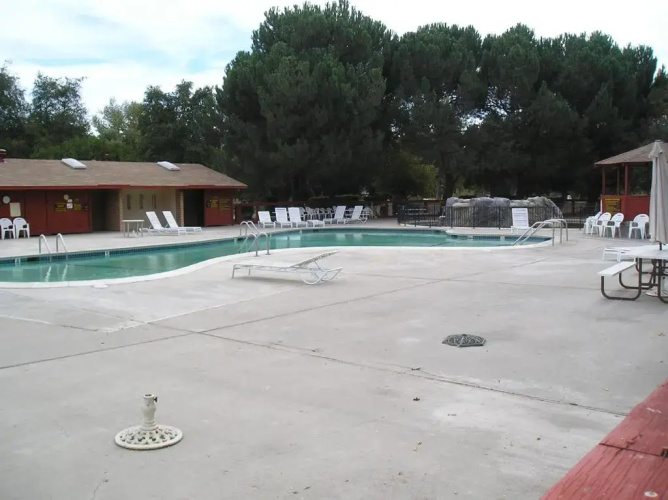 San Benito Camping Resort One-Bedroom Cabin 8