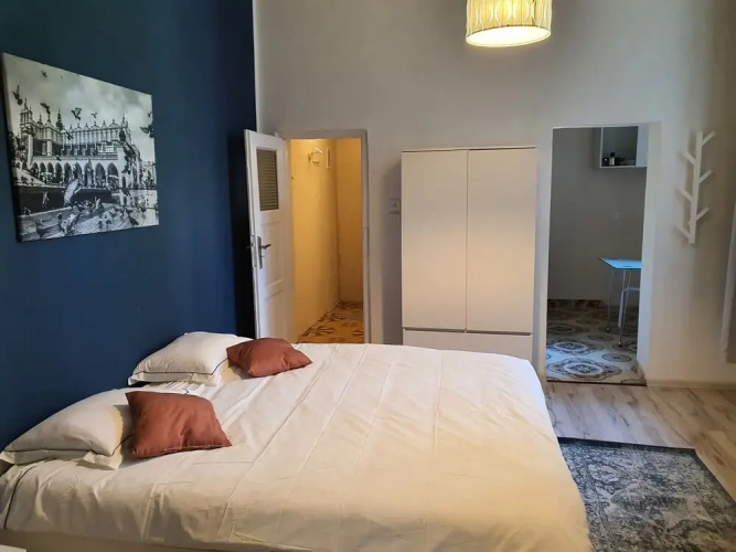 AMEN Aparthotel Curie 8