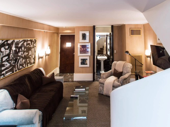 City Club Hotel