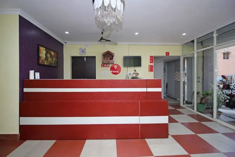OYO Flagship 8346 LazyStays