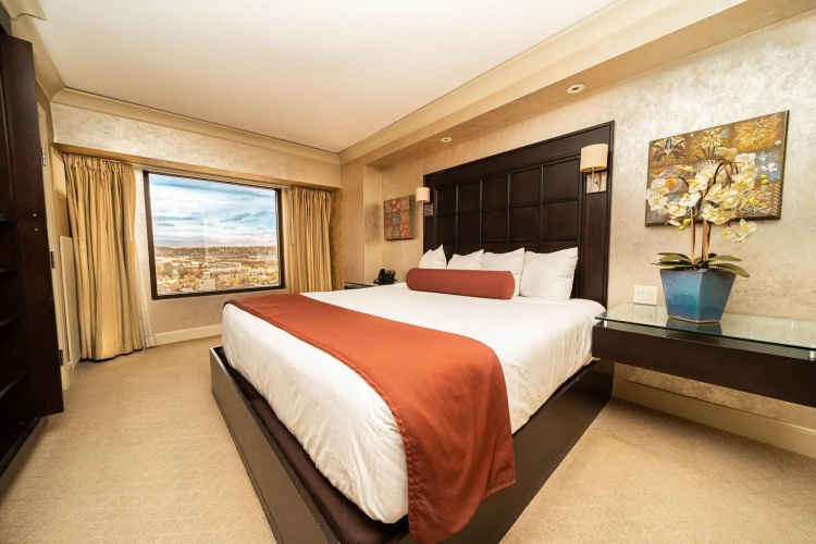 Reno Suites