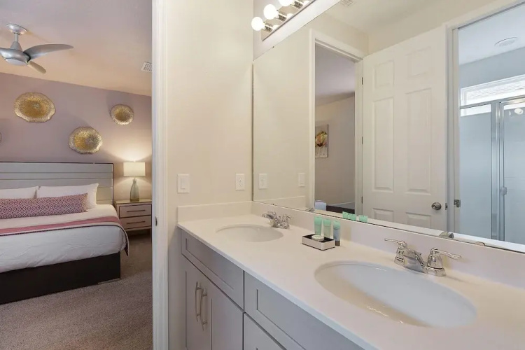 Sr014v: 8 Bed, Dinosaurs Fun, DC Comics, Pool, Shuffle Board