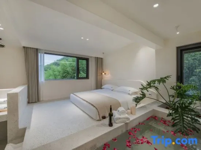 2 Bedrooms Suite