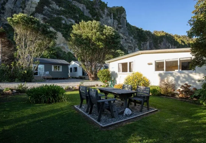 2 Bedrooms Cottage