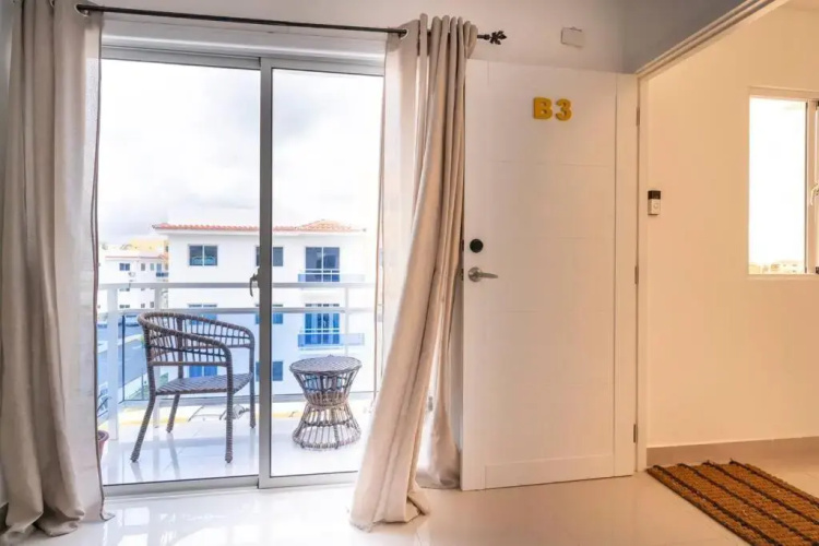 Stylish Modern Condo w/ Rooftop Terrace and Pool.