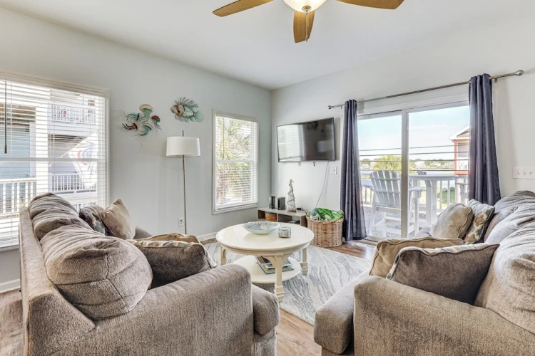 3 Bedrooms Apartment