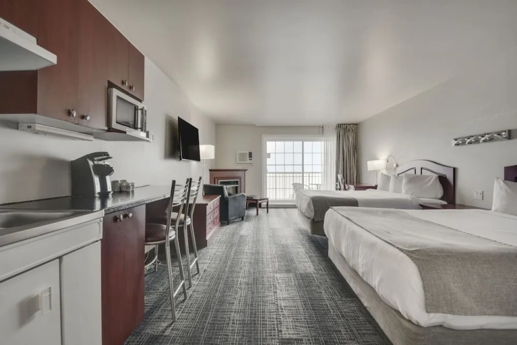 Standard Quadruple room with balcony