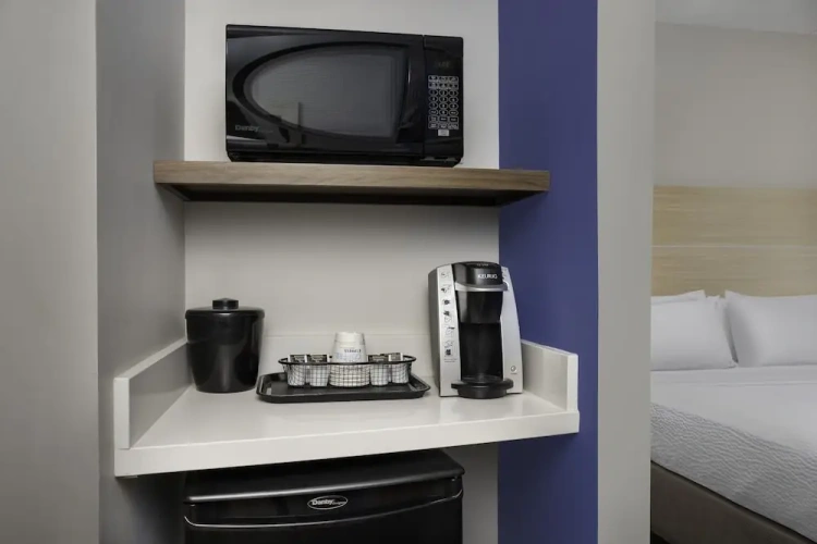 Standard Quadruple room with city view