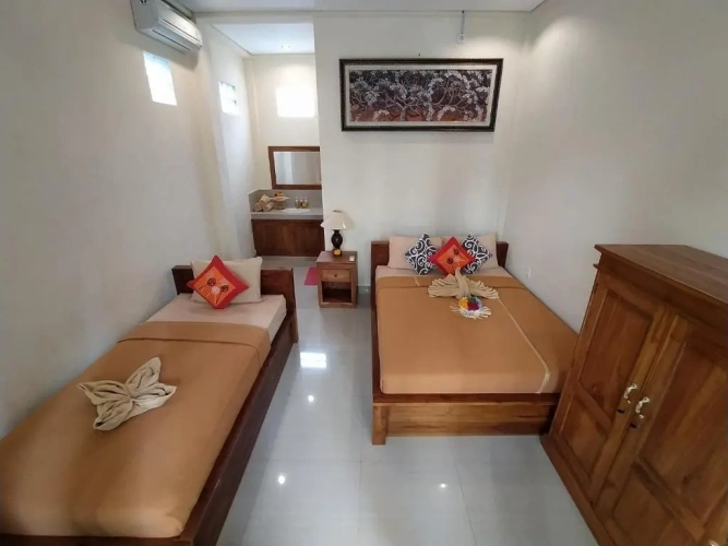 Standard Triple room with pool view