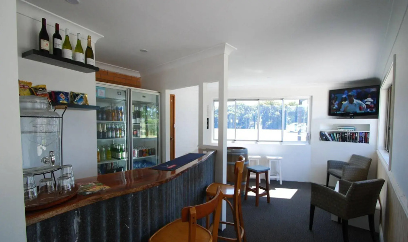 Fern Bay Motel