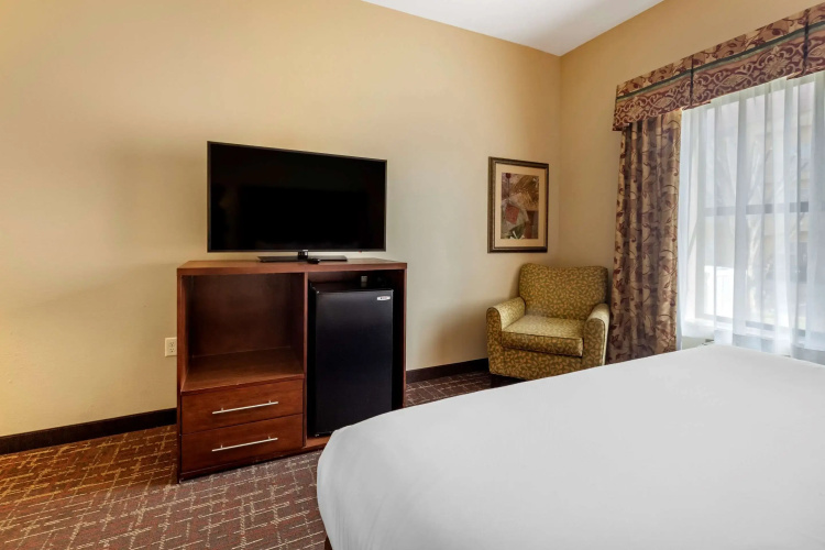 Spark by Hilton Shawnee