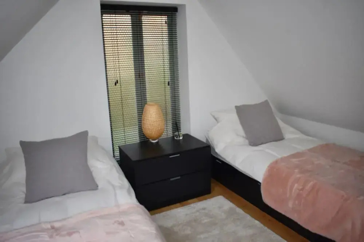 Cosy 2 Bedroom House With Parking
