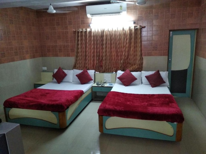 Standard Triple room