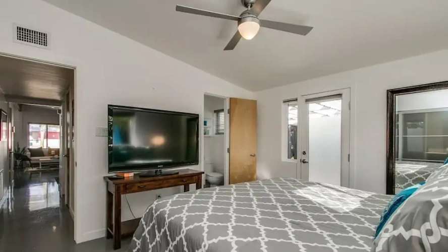 3 Bedrooms Studio