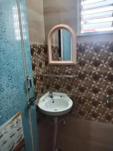 Shine Inn 2 by OYO Rooms