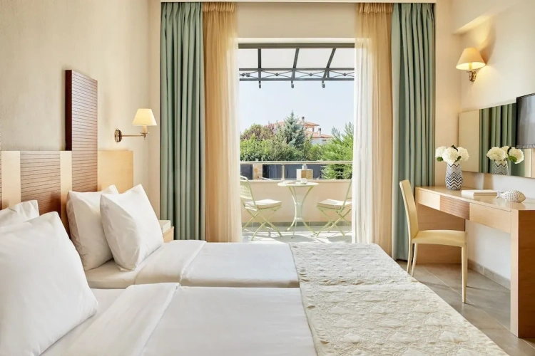 Family Suite with balcony and with garden view