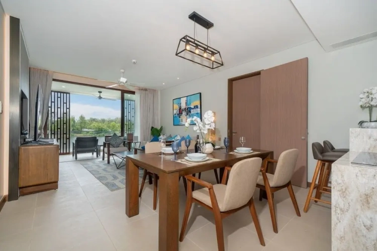 2 Bedrooms Luxury Suite with balcony and with lake view