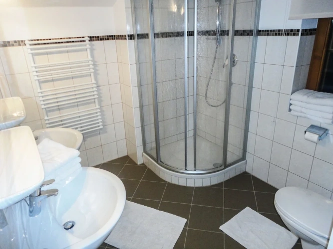 4 Bedrooms Apartment