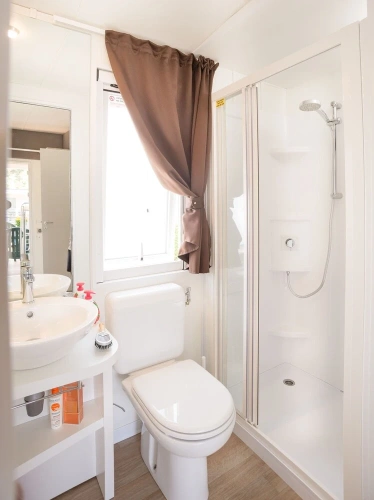 2 Bedrooms Comfort room