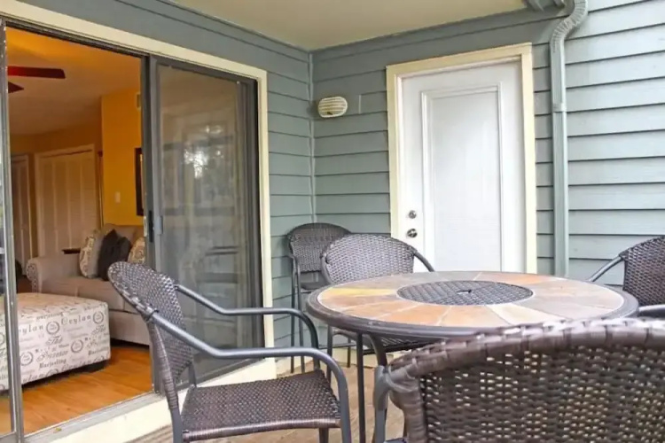 Spacious Villa Steps From Beach at Kingston!