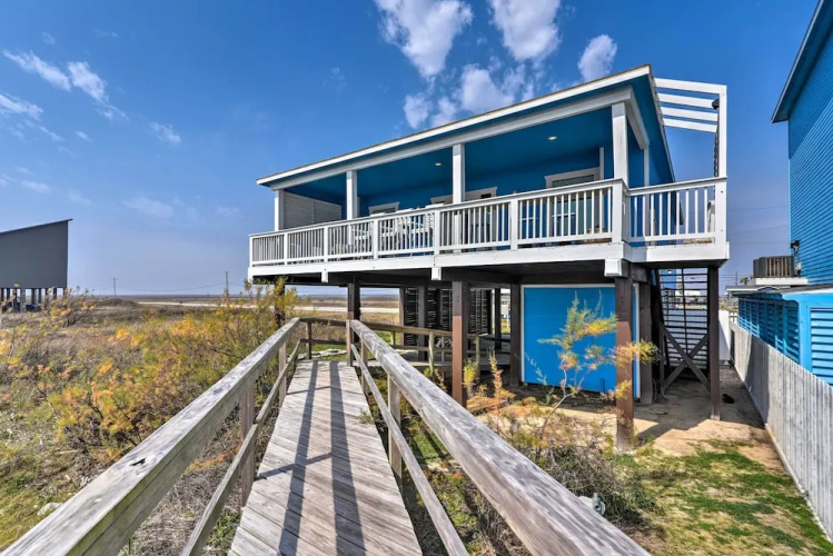 Private Beach + Oceanfront Balcony: Freeport Home