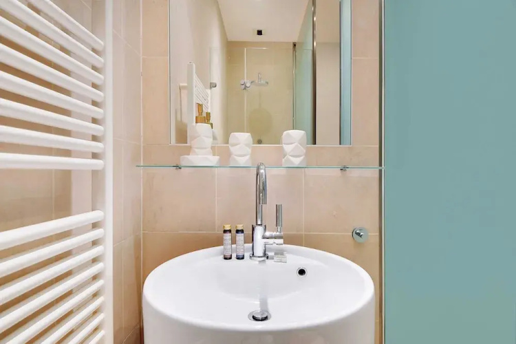 Fabulous House : a Gem in Chic Western Paris