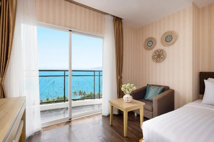 DB Hotel
