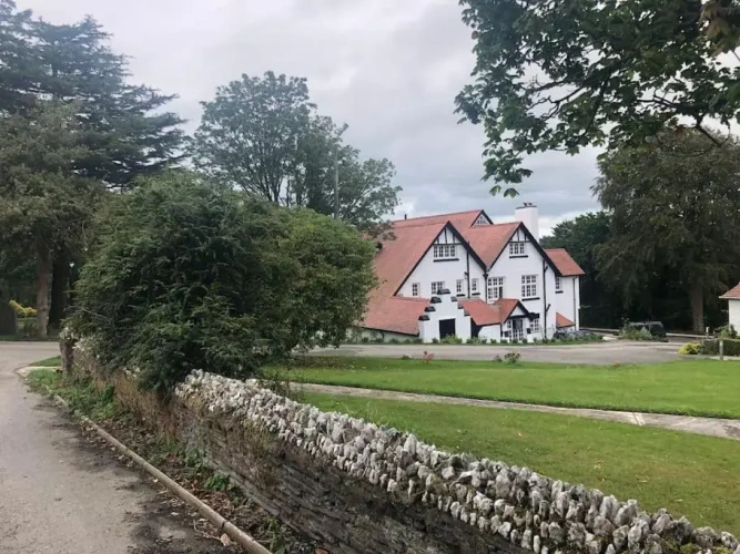 2 Bedrooms Cottage