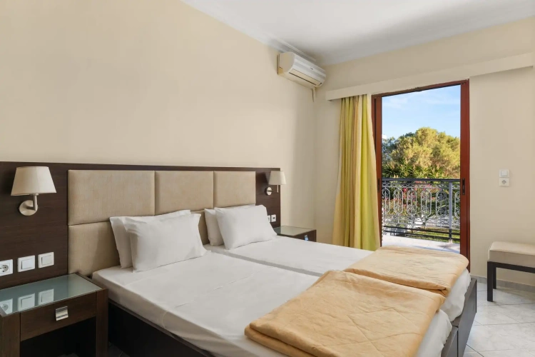 2 Bedrooms Apartment with pool view