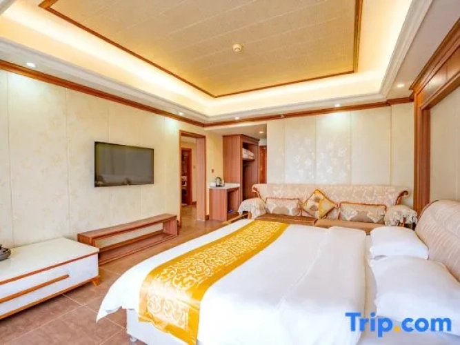 Deluxe Family Suite
