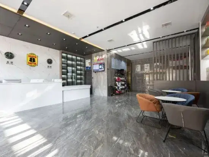Super 8 Hotel (Linyi Changlin Street)