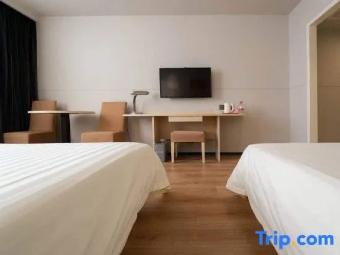 Standard Double room with city view