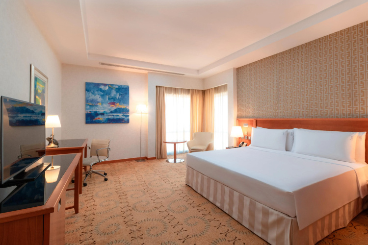 Holiday Inn Suites Kuwait Salmiya