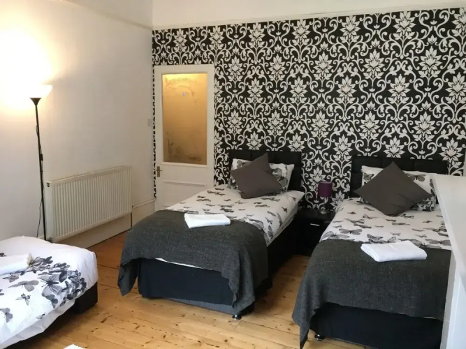 Glasgow West End Apartment